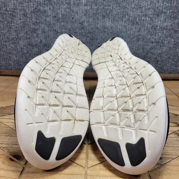 Nike Free RN Flyknit Running Sneakers Shoes Mens 11.5 Black White 880843 001 - Picture 9 of 12